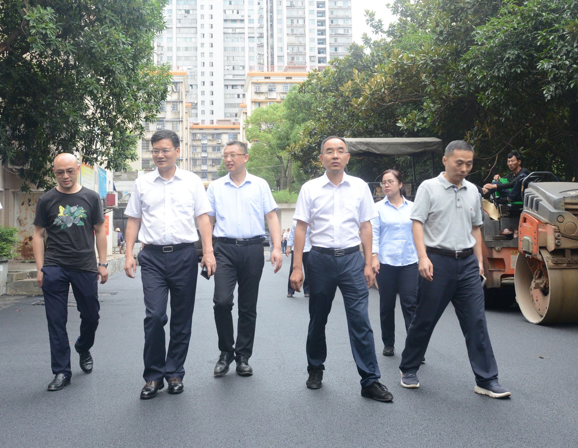 20200624127679.jpg 杨雄伟查抄大院沥青路面刷新工作DSC_6474_副本.jpg