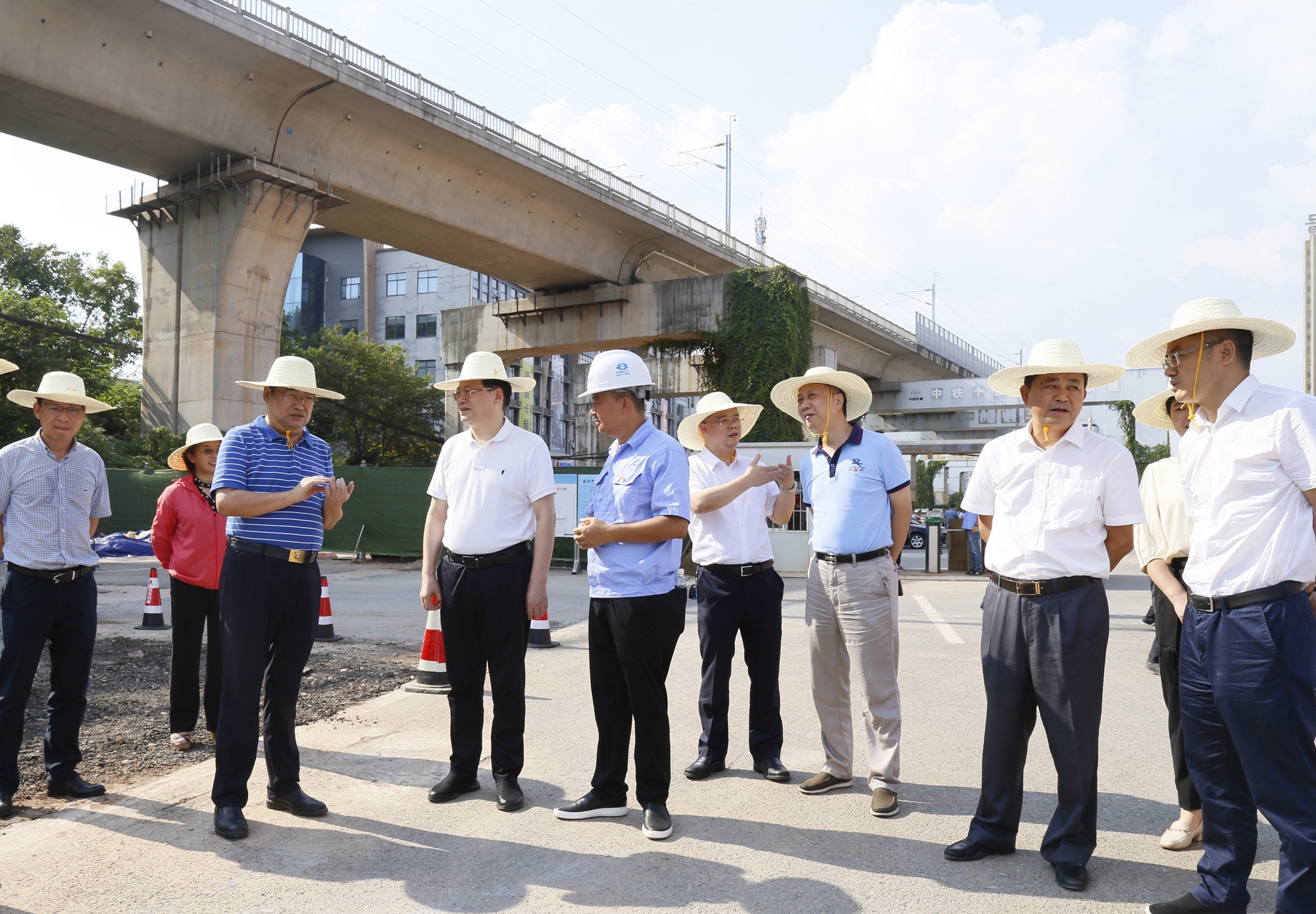 20201030105229.jpg 方联民、周雄飞慰问芙蓉大路快改项目调研慰问_MG_2040_副本.jpg