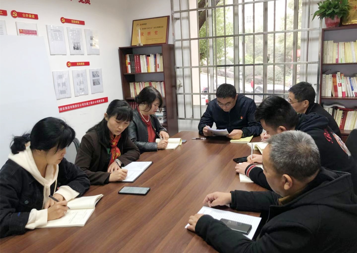 11月20日，，，，，，交通工程党支部专题进建党的十九届五中全会心灵_副本.jpg