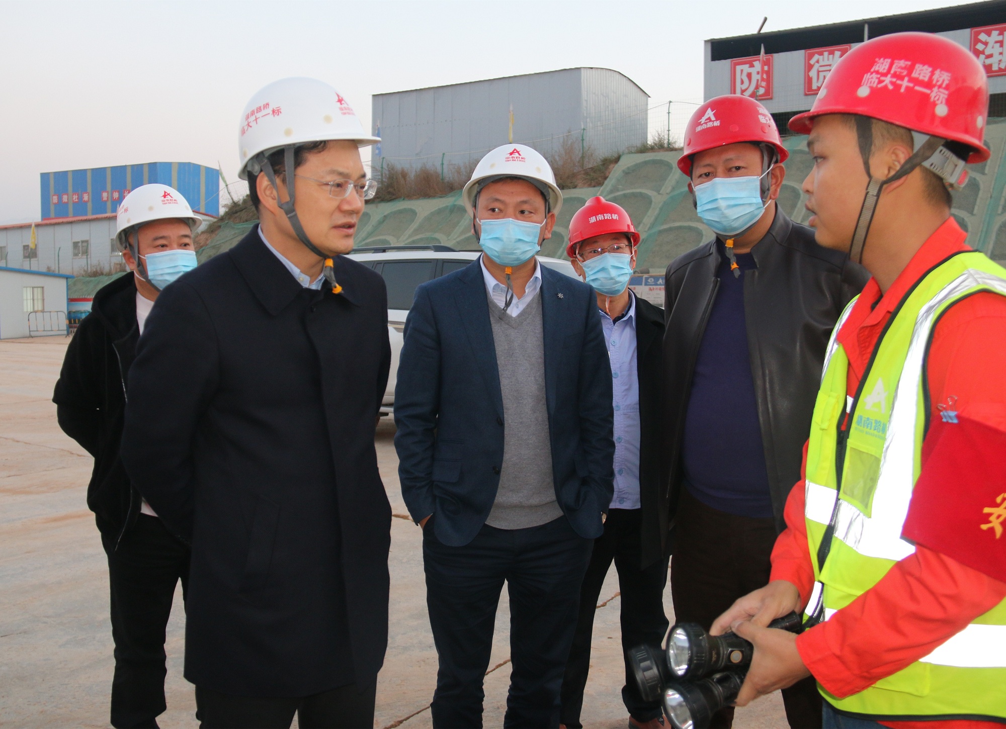 照片6：永利3044集团官网集团党委书记、杨雄伟董事长赴临大11标督查项目建设.jpg