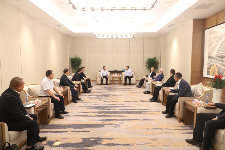 照片2：湖南永利3044集团官网集团与甘肃公航旅集团签定战术合作和谈.jpg